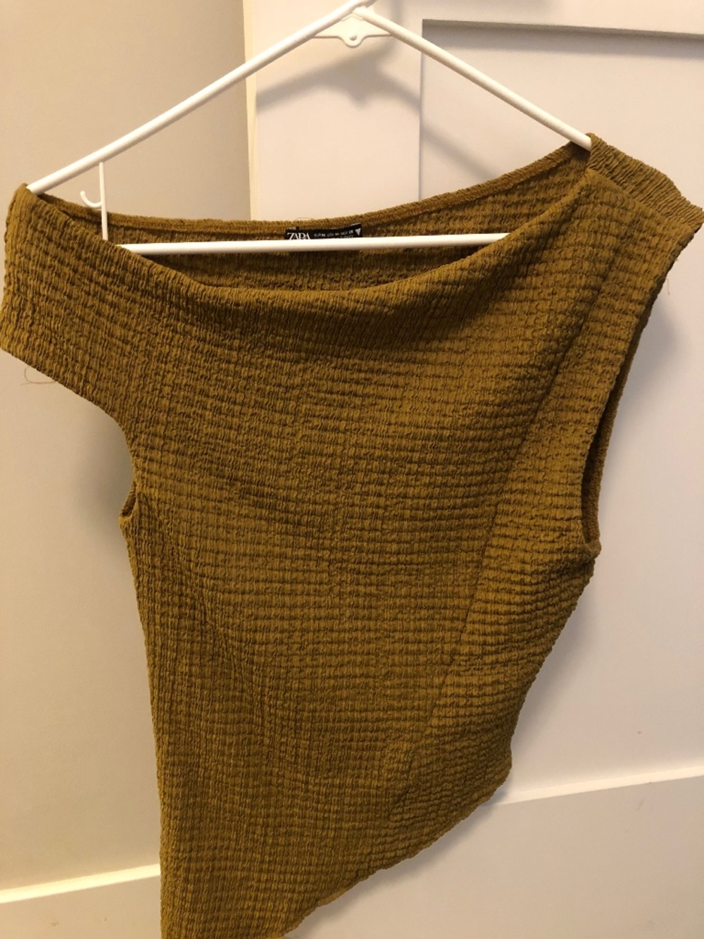 Zara Textured Asymmetric Off-the shoulder top. Size M - Picture 2 of 4